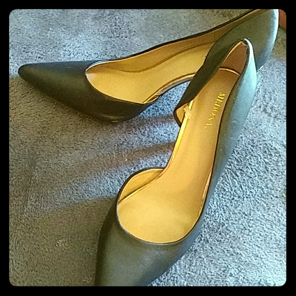 Marona classic pointy pumps size 10
